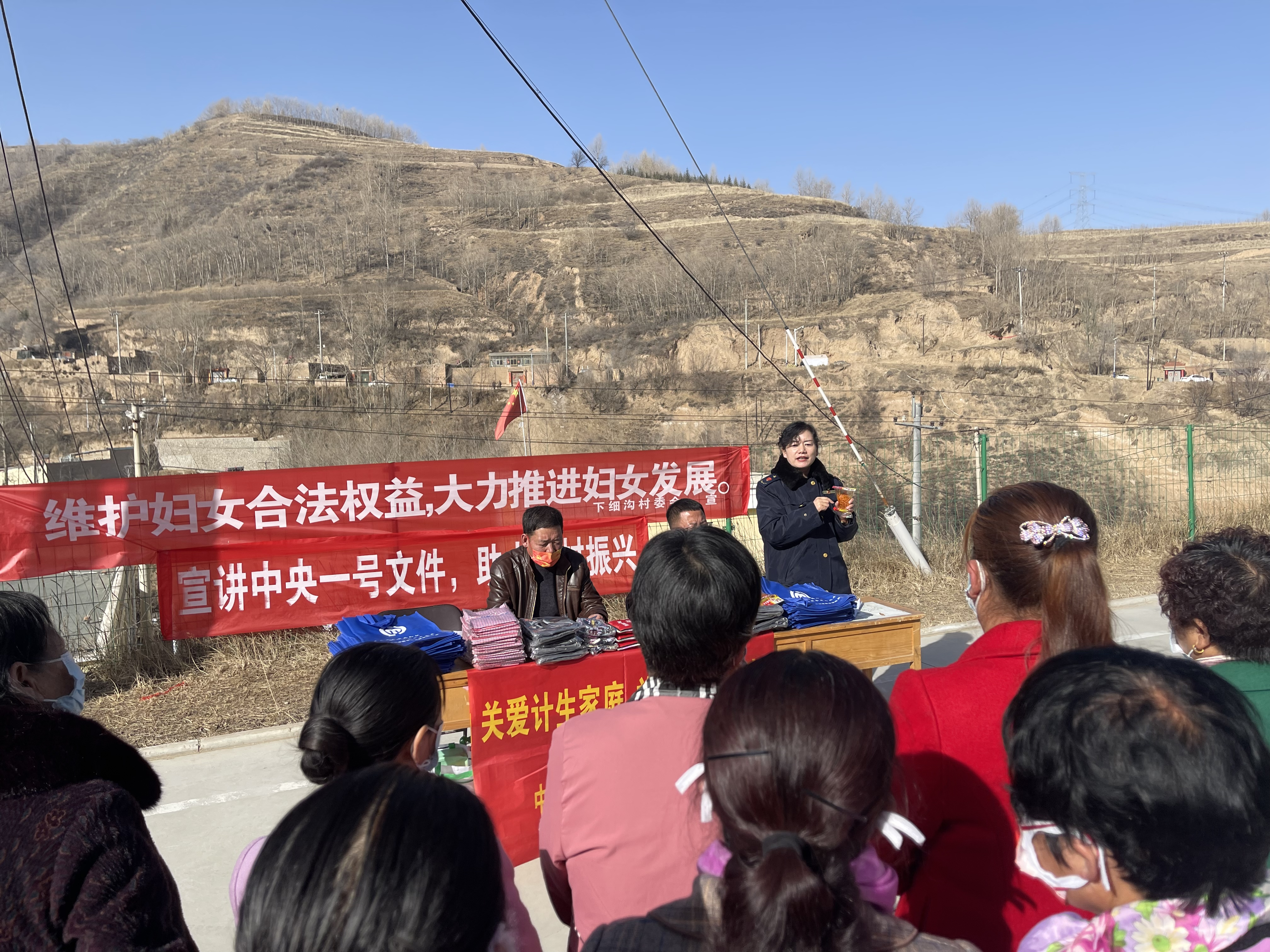 西宁城中：送法进村暖人心 普法春风润万家