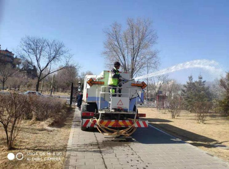 城中区开启春灌模式 园林植被“开怀畅饮”