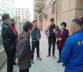 城中区礼让街街道：单元门修好了，楼道的灯也“亮堂”了！